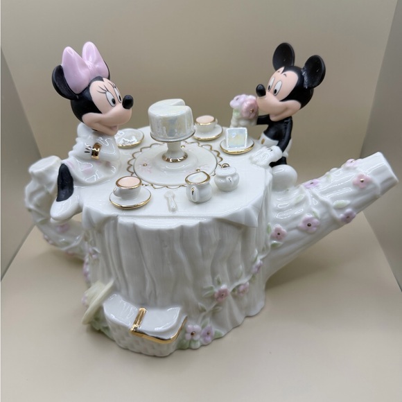 Lenox Disney Mickey and Minnie Teapot 2004